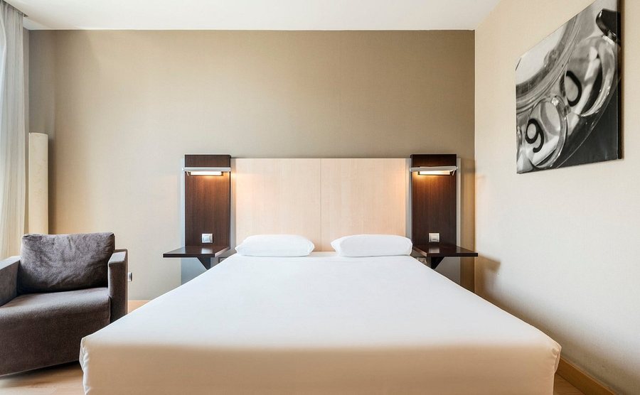 Ilunion Auditori Barcelona Catalonia — Guest room