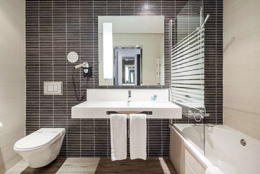 ILUNION Suites Madrid — Bathroom