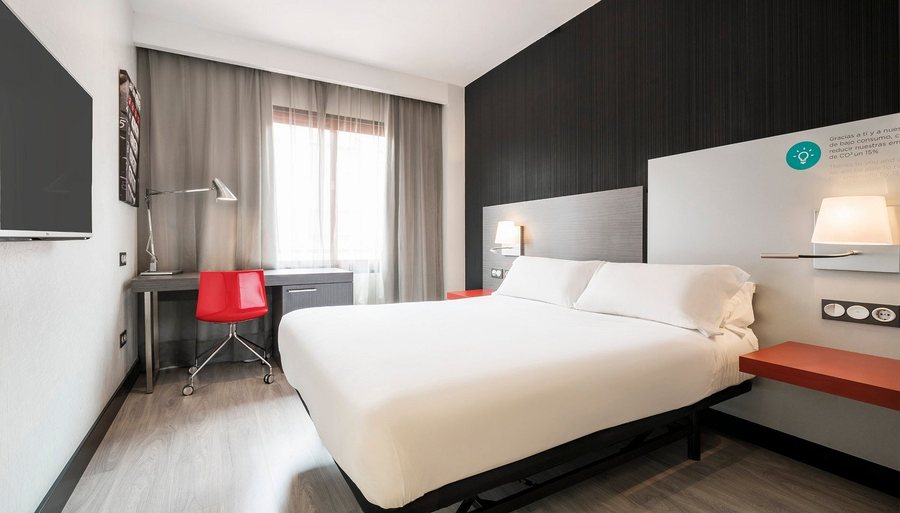 ILUNION Suites Madrid — Guest room