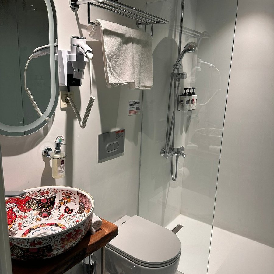 Impera Hotel Istanbul — Bathroom