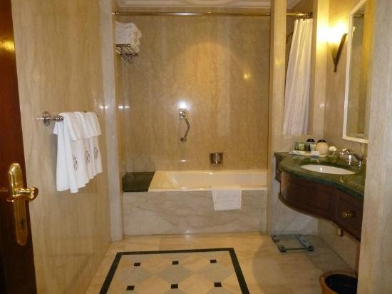 Imperial Hotel — Bathroom