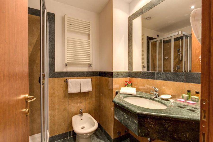 Impero Vaticano — Bathroom