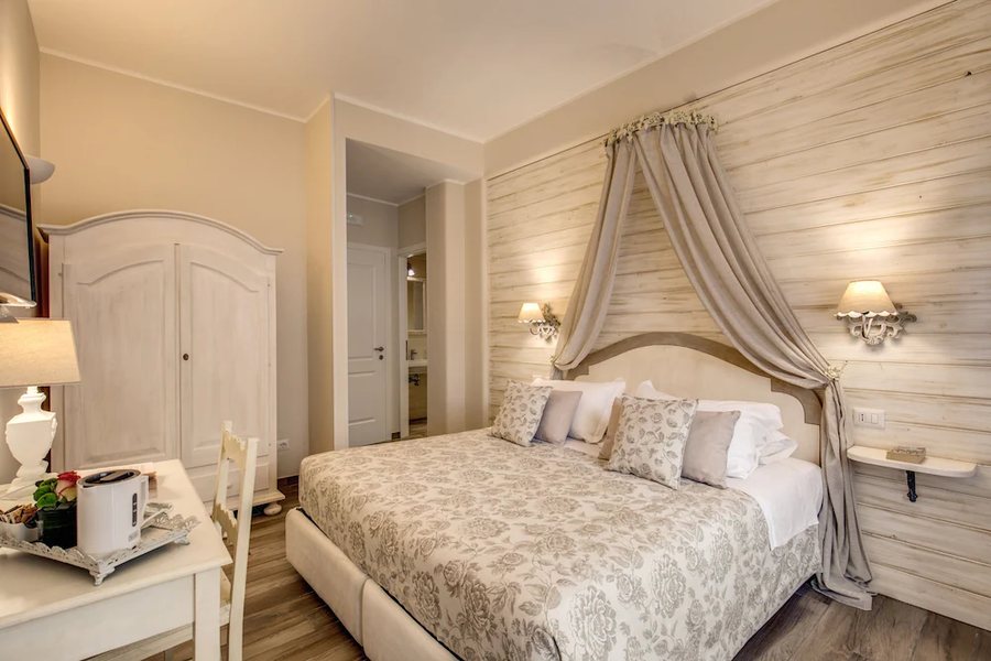 Impero Vaticano — Guest room