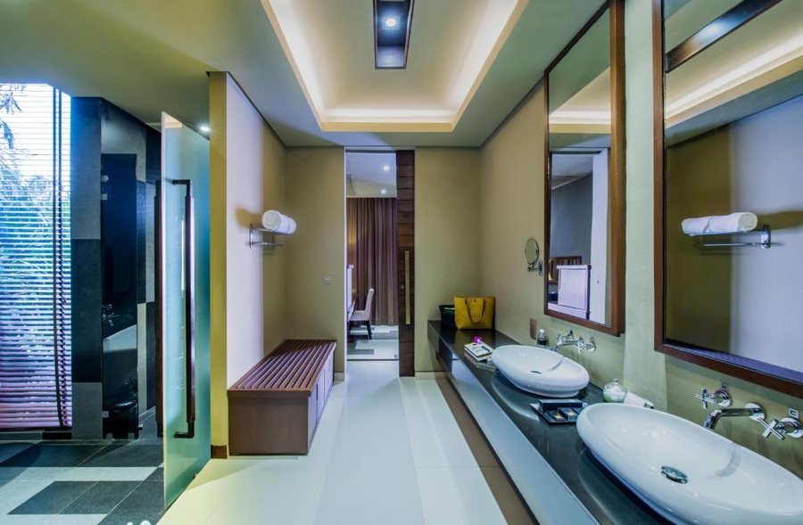 Impiana Private Villas — Bathroom
