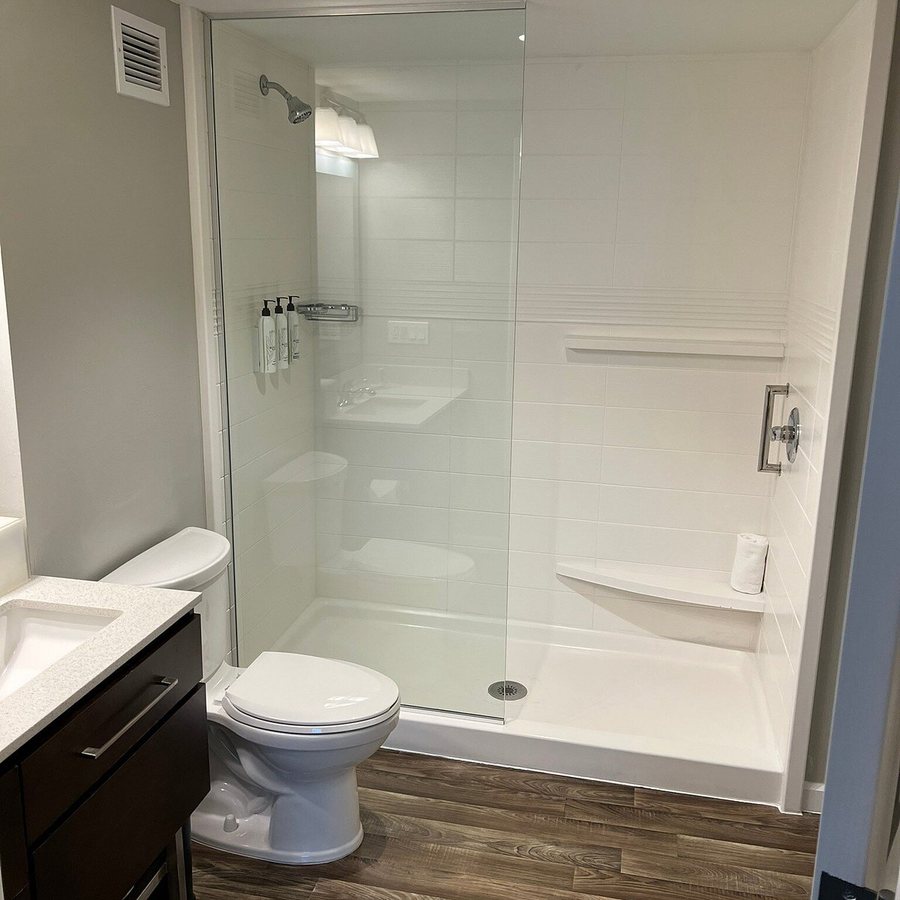 In Town Suites Fort Myers — Bathroom