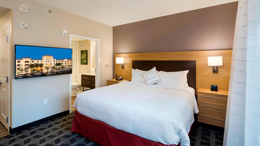 In Town Suites Fort Myers — Guest room