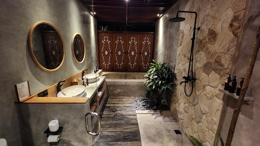 Inara Alas Harum — Bathroom