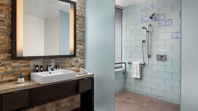 Independence 47 Hotel — Bathroom