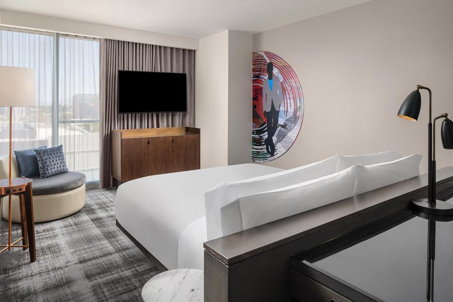 Independence 47 Hotel — Guest room