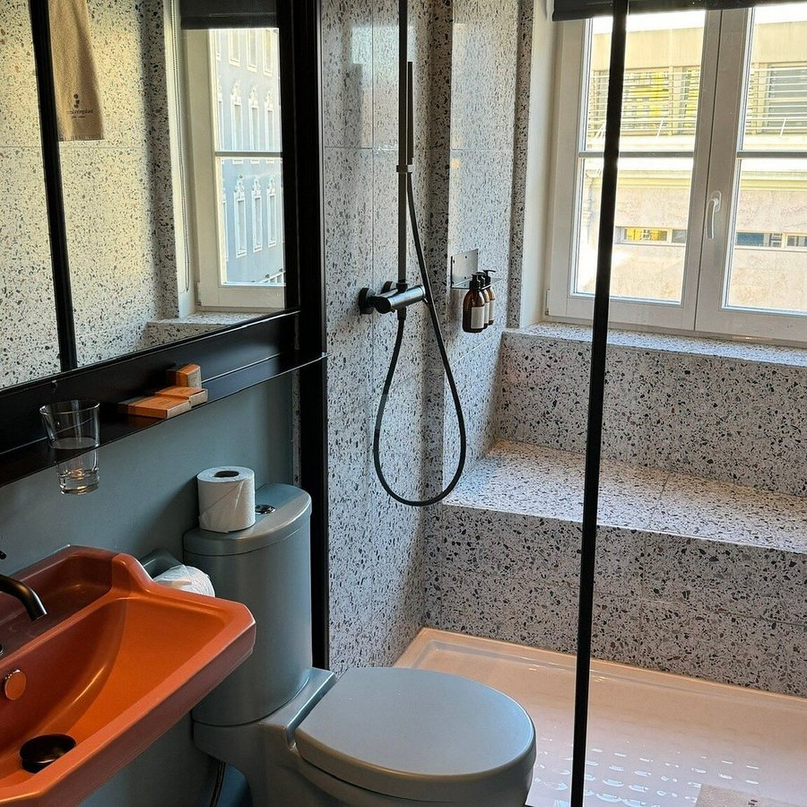 Independente Bica — Bathroom