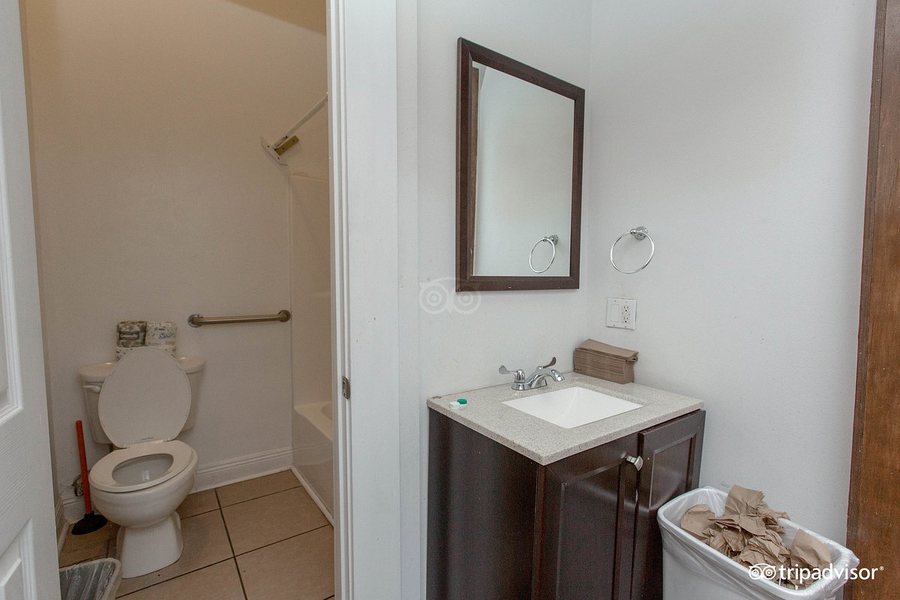 India House Hostel — Bathroom