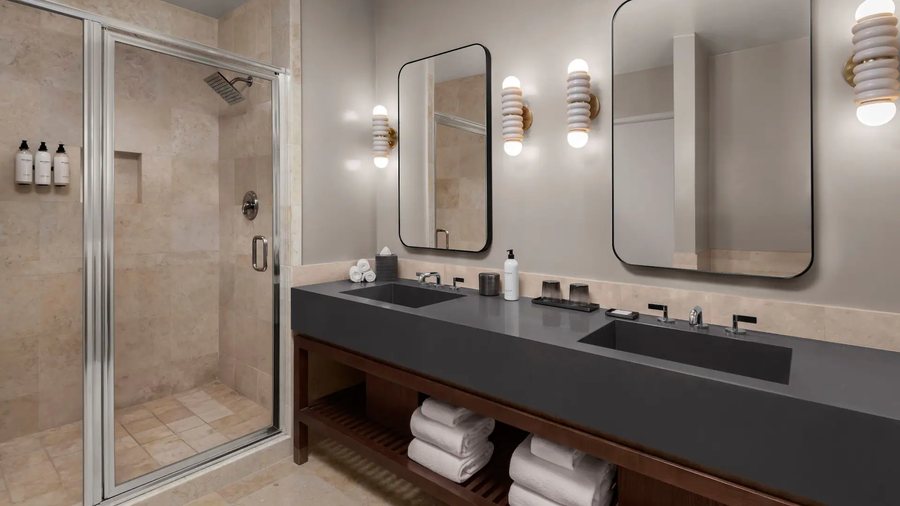 Indian Peaks Resort — Bathroom