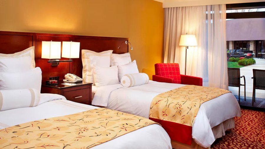 Indianapolis Marriott East — Guest room