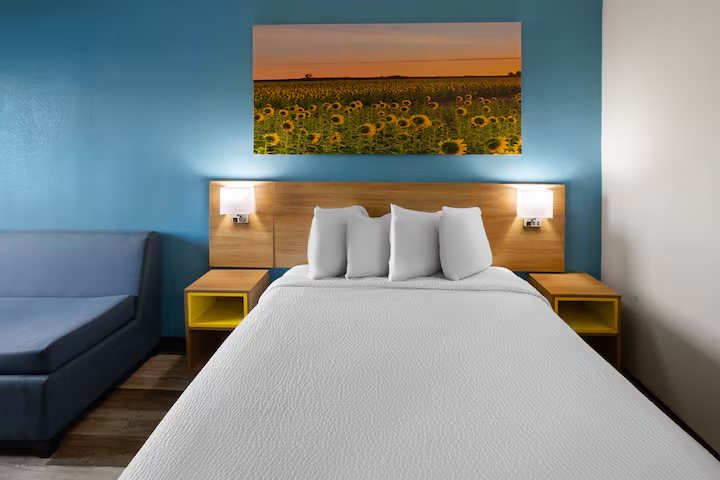 Indy Lakes Campground — Guest room