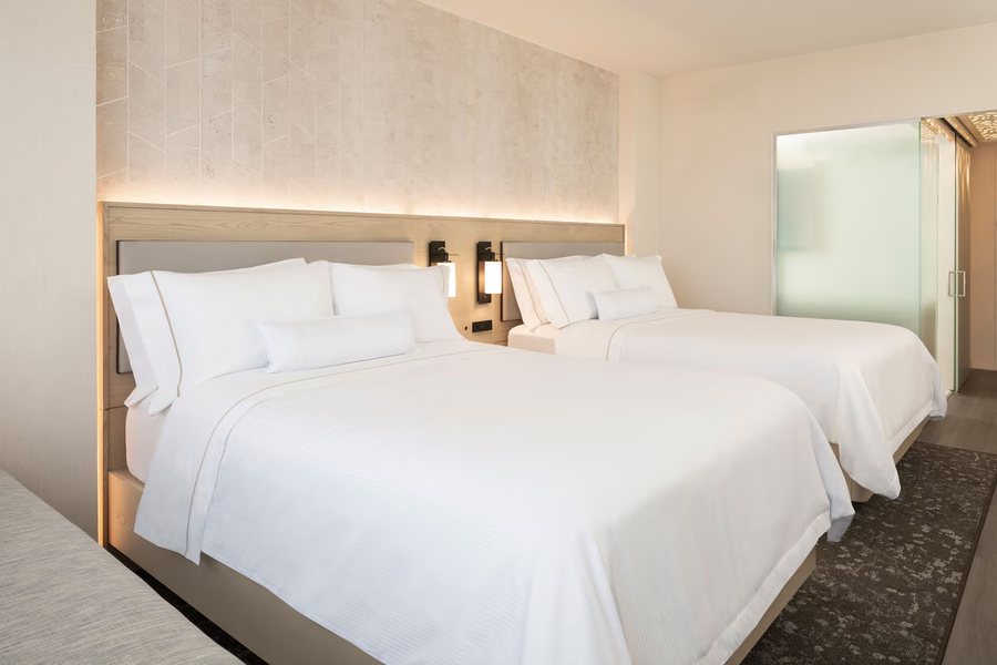Infinity Inn Suites — Guest room