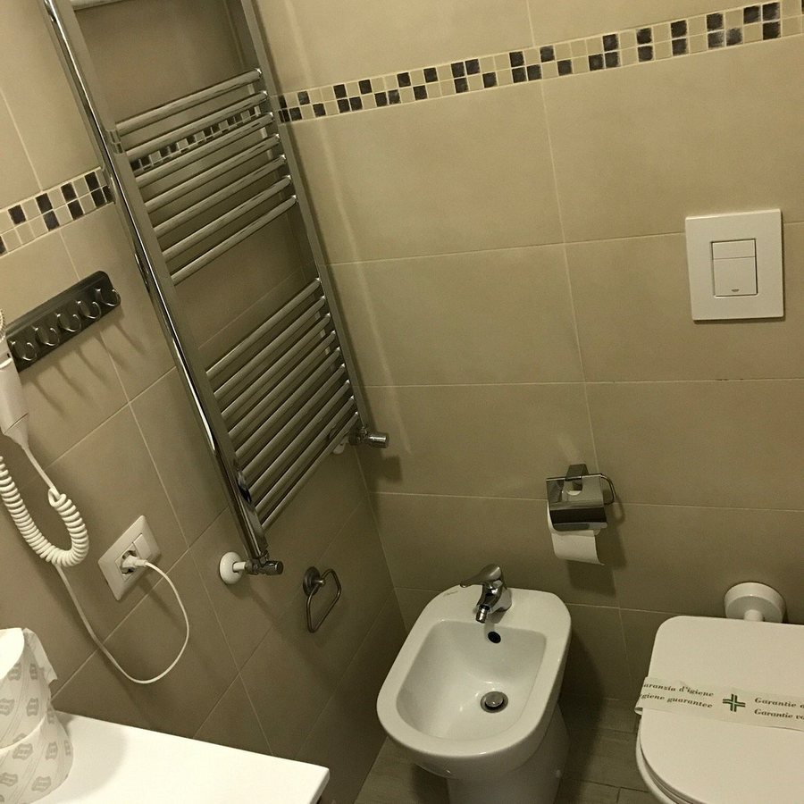Ingrami Suites — Bathroom