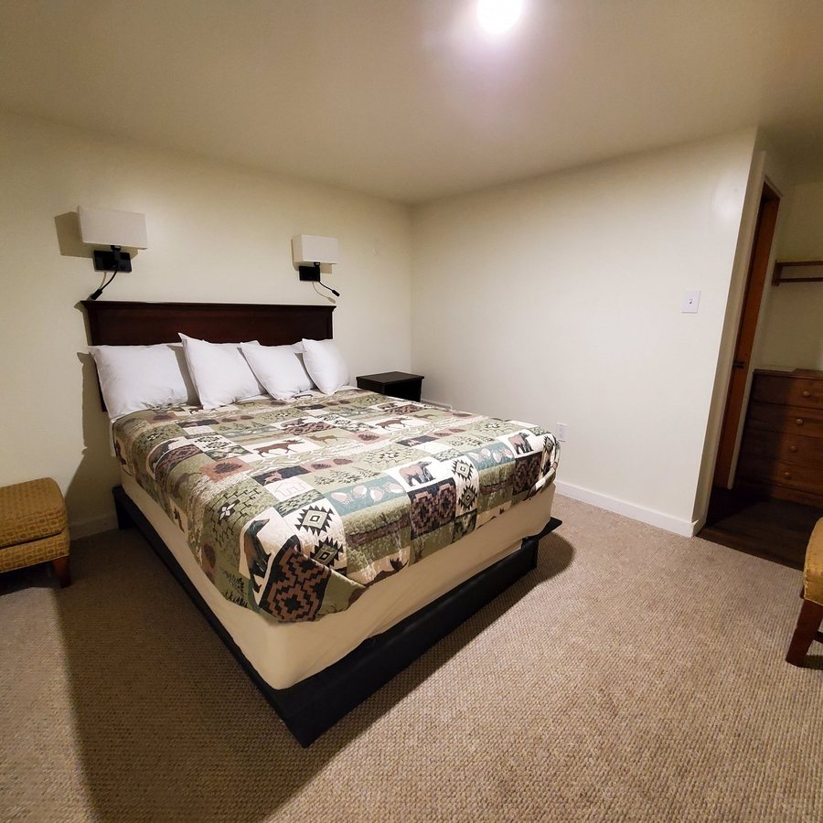 Inn 32 — Guest room
