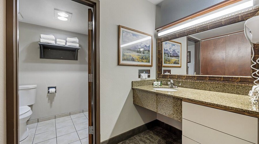 Inn America — Bathroom