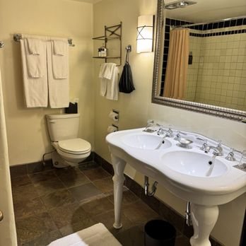 Inn and Spa at Loretto — Bathroom