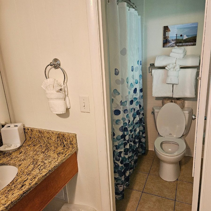 Inn at 7 Central — Bathroom