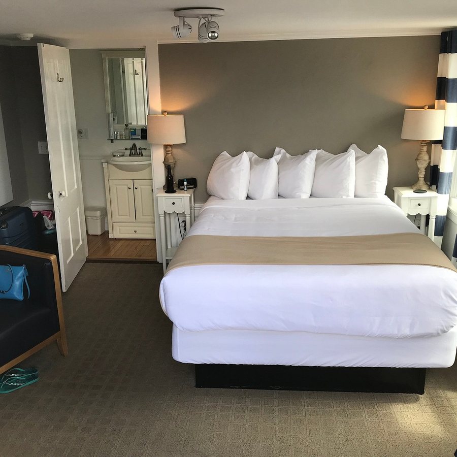 Inn at 7 Central — Guest room