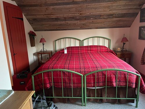 Inn At Buck Hollow Farm — Guest room