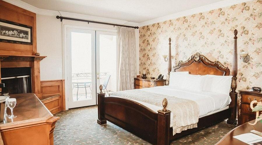 Inn at Churon Winery — Guest room