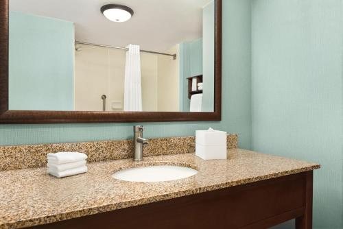 Inn at Corolla Light — Bathroom