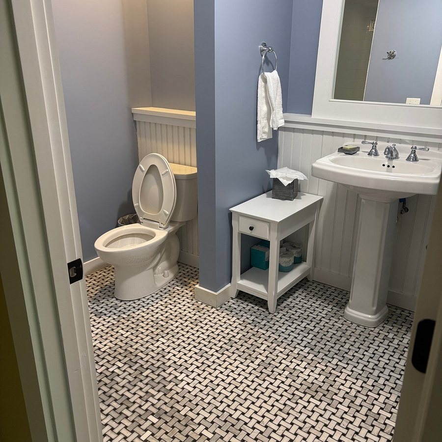 Inn At Diamond Cove — Bathroom
