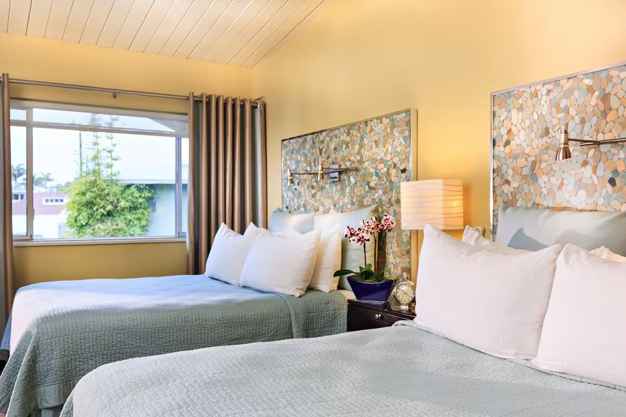Inn At East Beach — Guest room