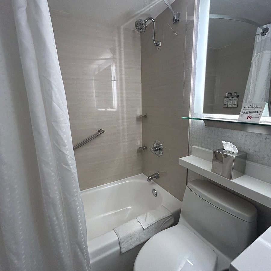 Inn at Golden Gate — Bathroom
