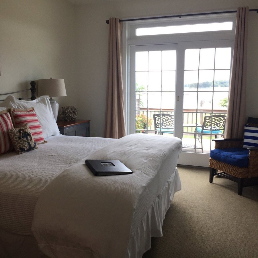Inn At Haven Harbour — Guest room