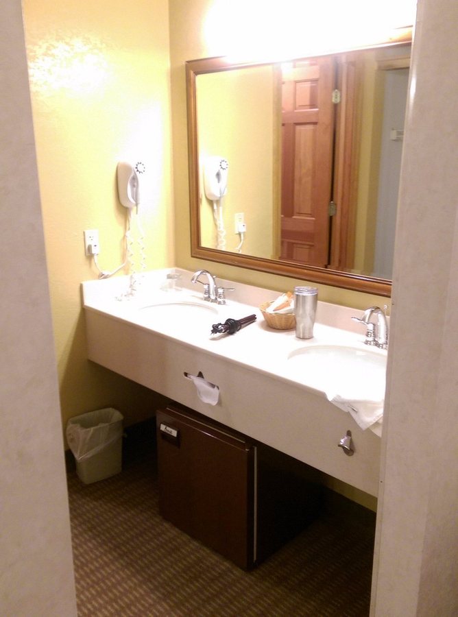 Inn at Holiday Valley — Bathroom