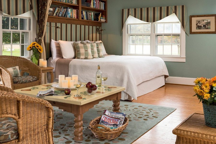 Inn at Huntingfield Creek — Guest room