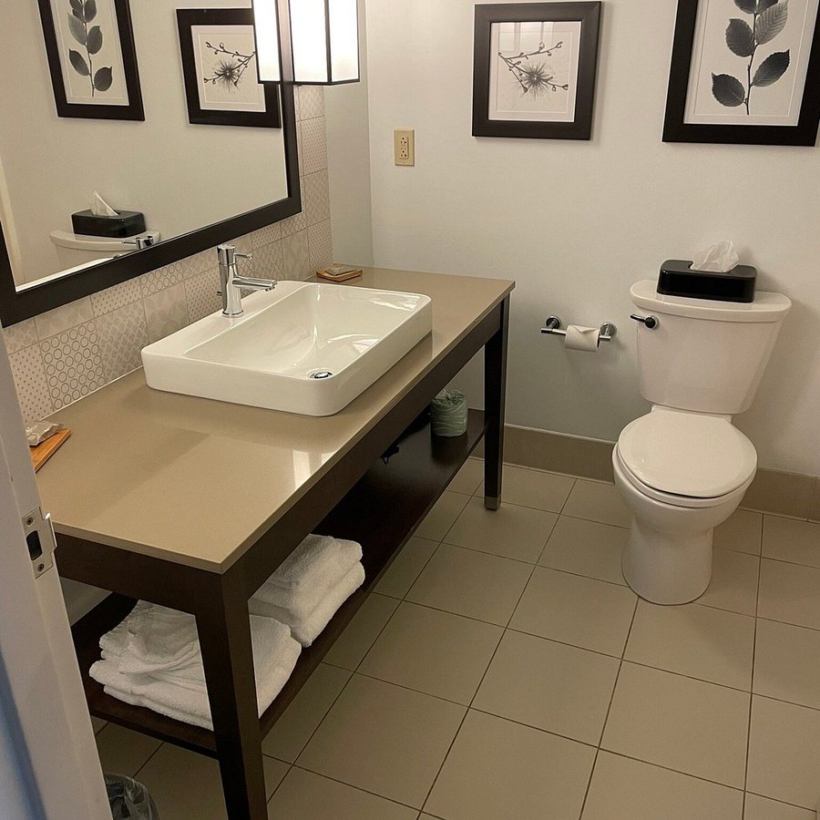 Inn at Jim Thorpe — Bathroom