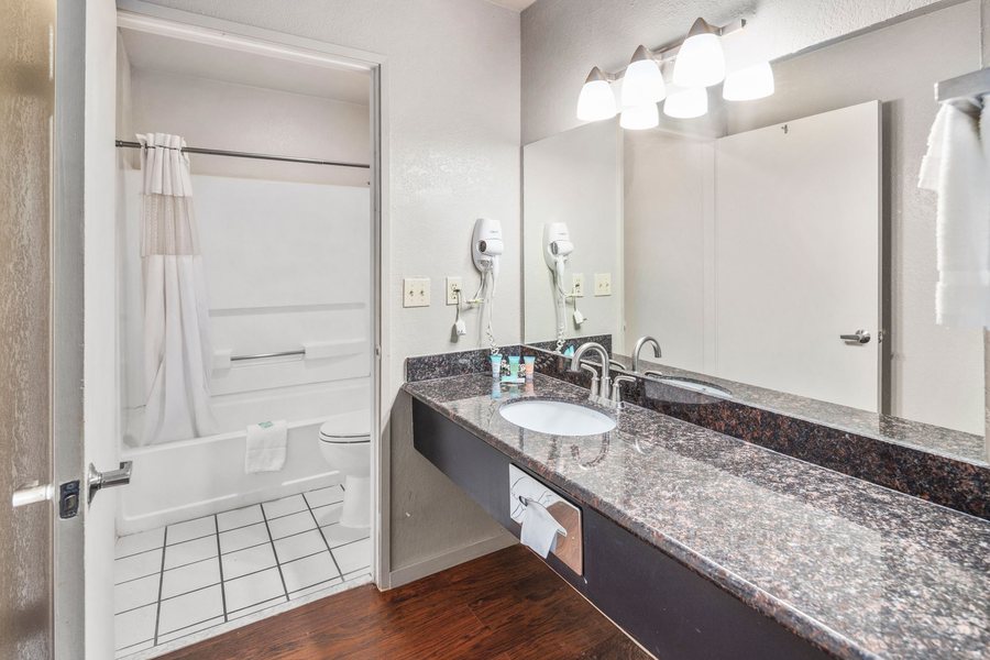 Inn At Lake Washington By Oyo I 405 — Bathroom