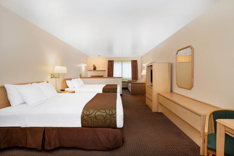 Inn at Lander Travelodge by Wyndham — Guest room