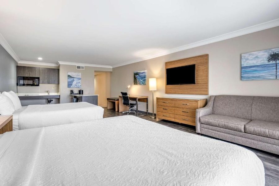 Inn at Moonlight Beach — Guest room