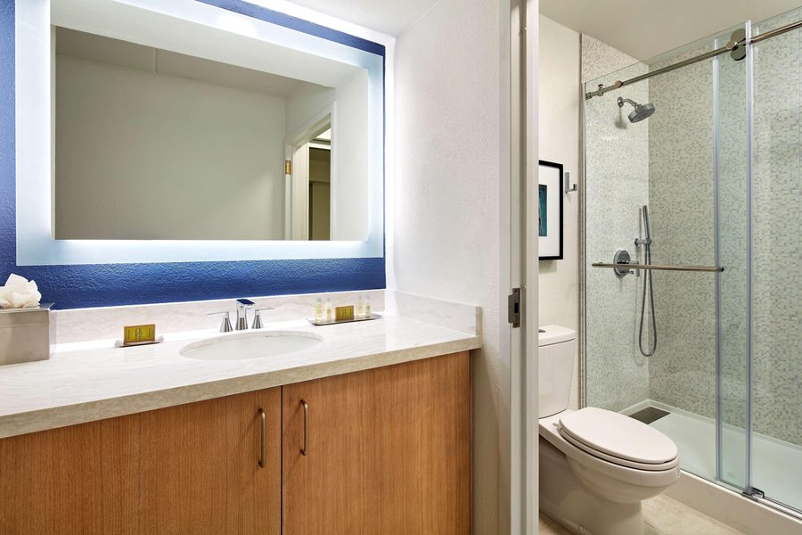 Inn At Playa Del Rey — Bathroom