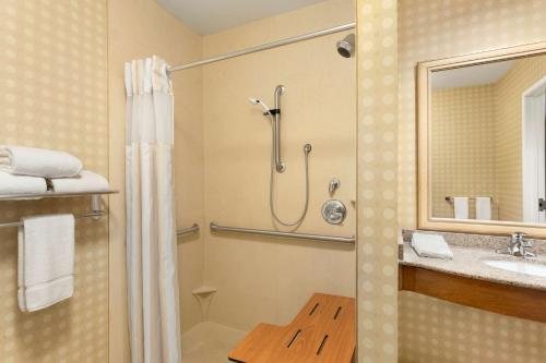 Inn at Price Tower — Bathroom