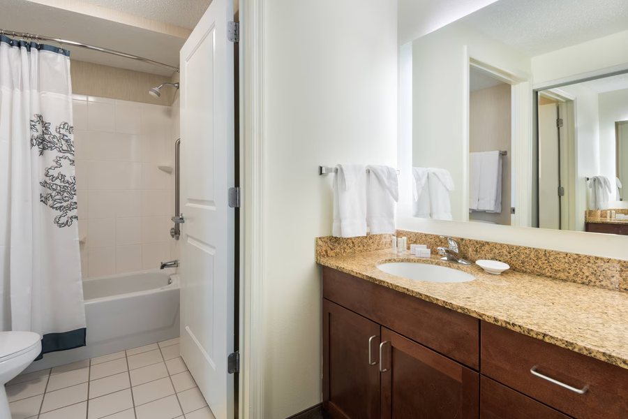 Inn at Saint James Court — Bathroom
