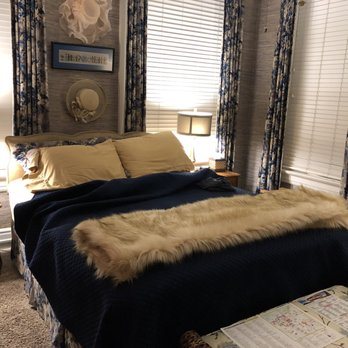 Inn at Saint James Court — Guest room