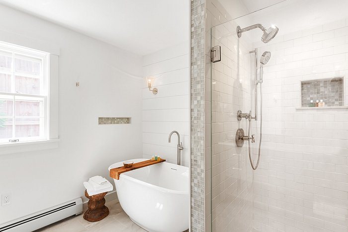 Inn at Sunrise Point — Bathroom