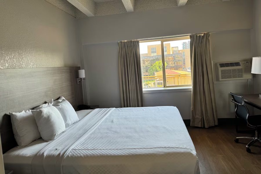 Inn At The Highlands Denver Downtown — Guest room