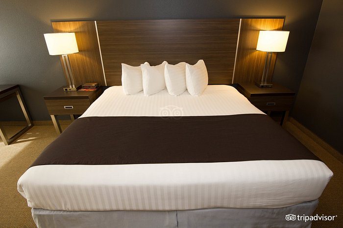 Inn At The Meadows — Guest room