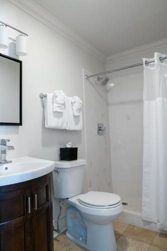 Inn at the Old Jail — Bathroom