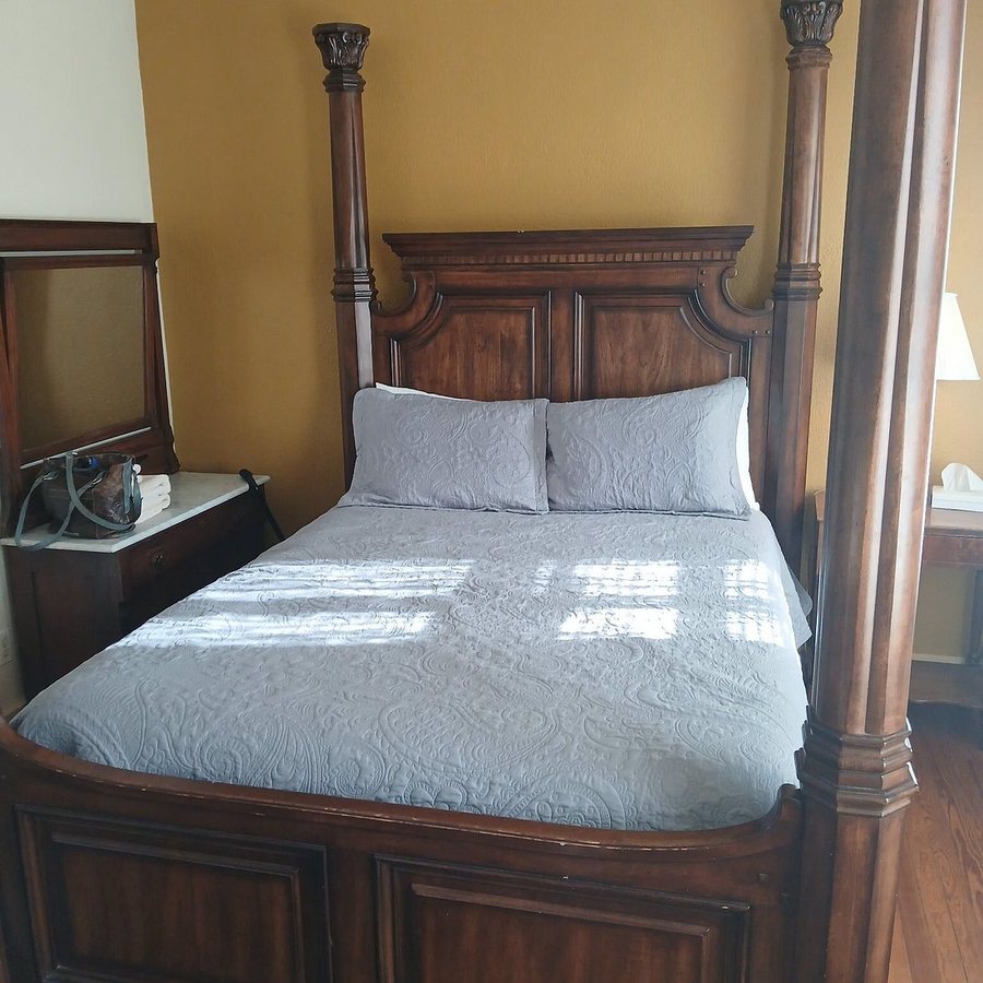 Inn At The Olde Silk Mill — Guest room