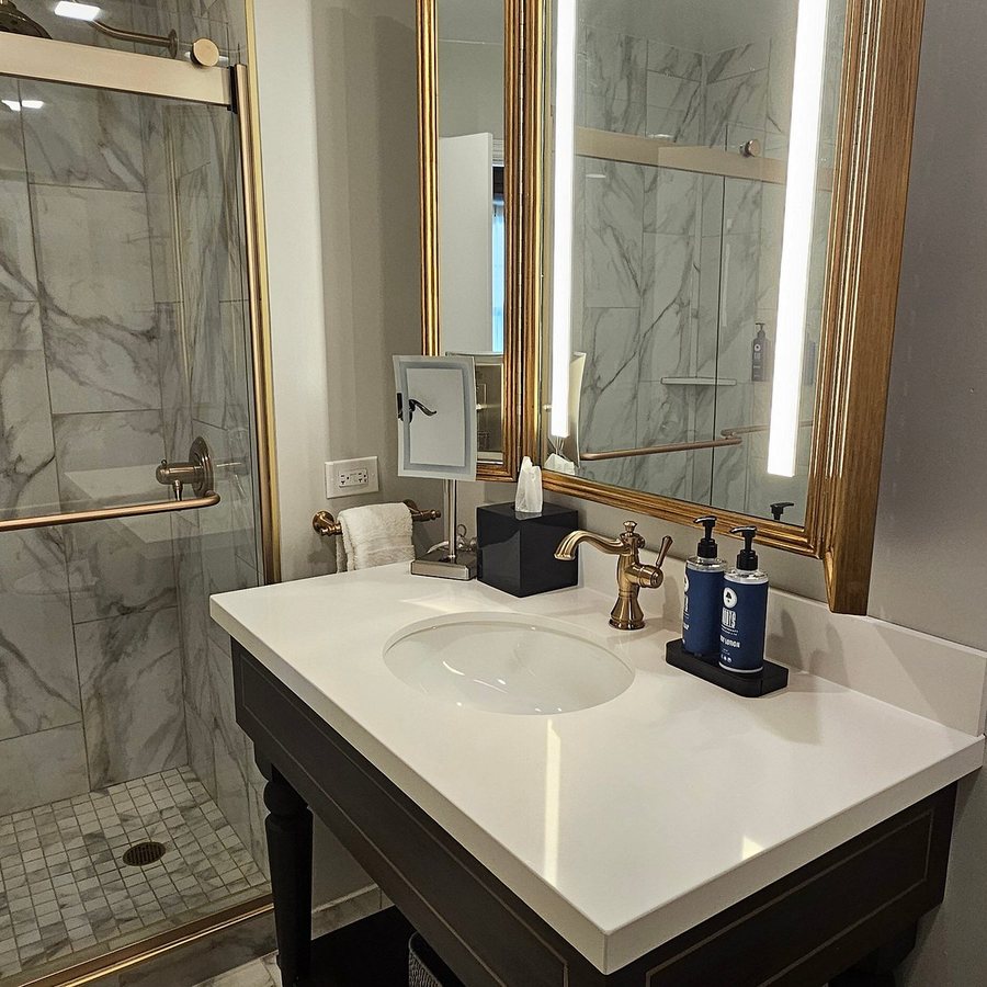 Inn At The Opera — Bathroom