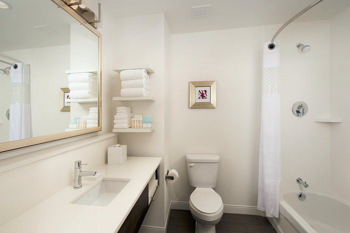 Inn at the Park Bed Breakfast — Bathroom