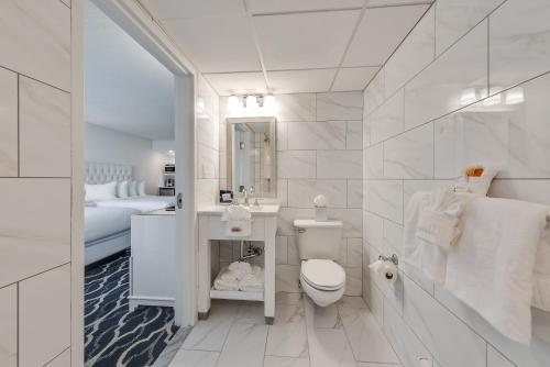 Inn at the Park — Bathroom
